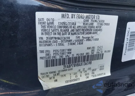 2010 Ford Crown Victoria Police/Police Interceptor z USA, uszkodzony, nr VIN 2FABP7BV8AX136598